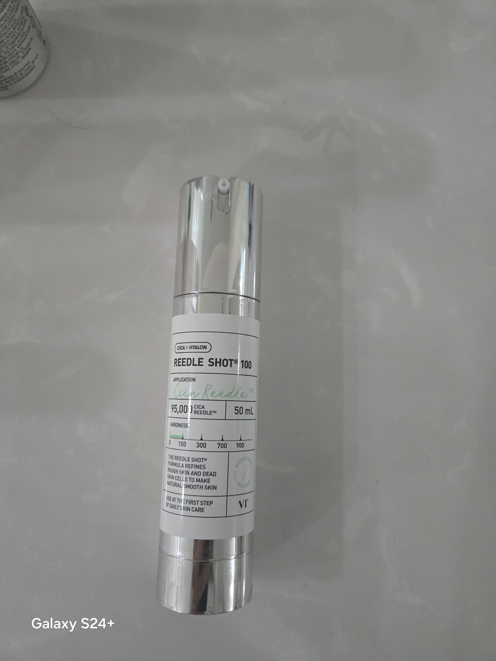 it cosmetics Needle Shot 100 Serum – White & Silver